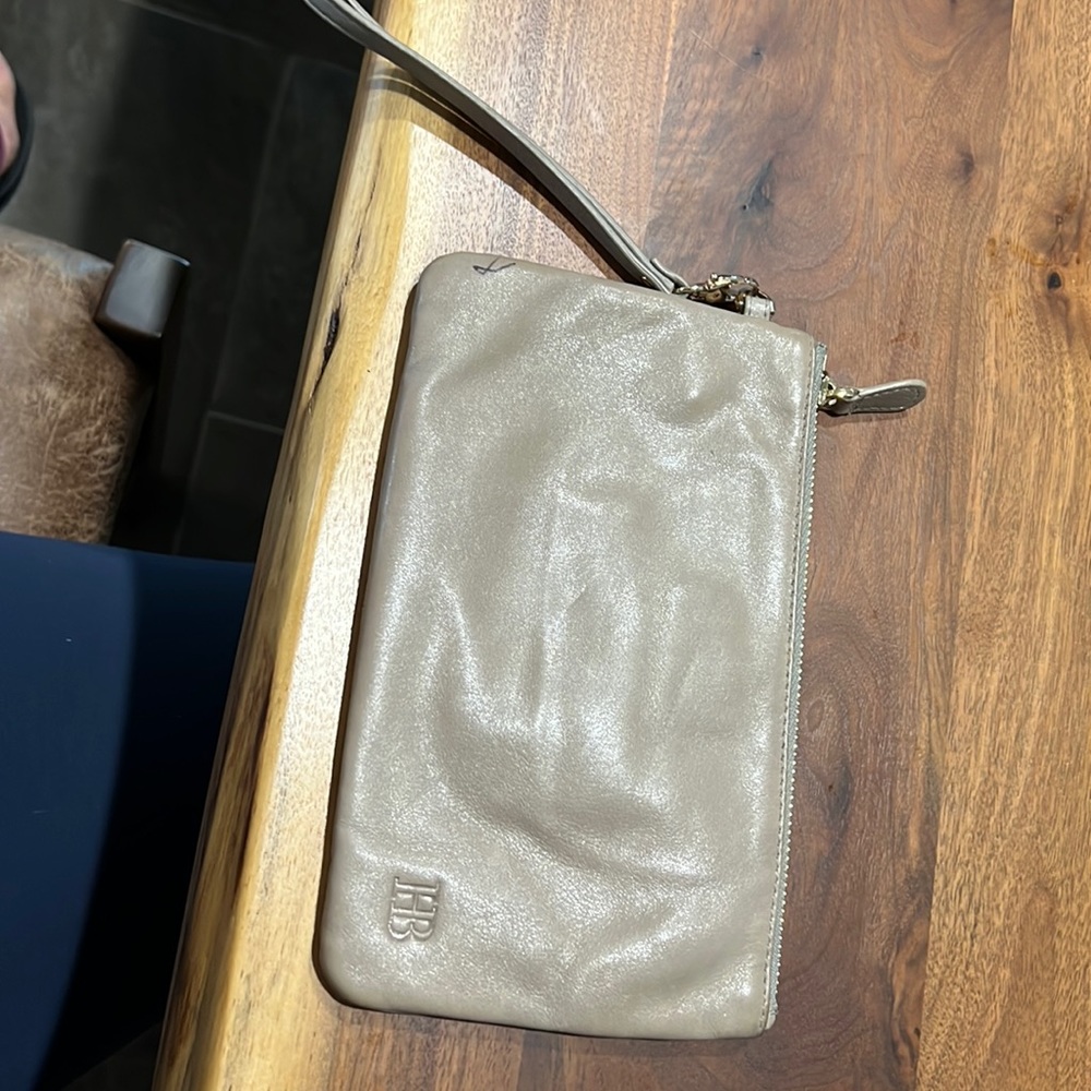 HButler wristlet taupe